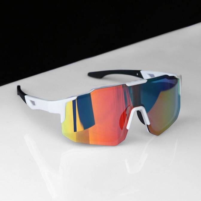Lunettes de cyclisme UV400 à monture blanche et verres miroir rouges, protection anti-buée et anti-rayures pour hommes.