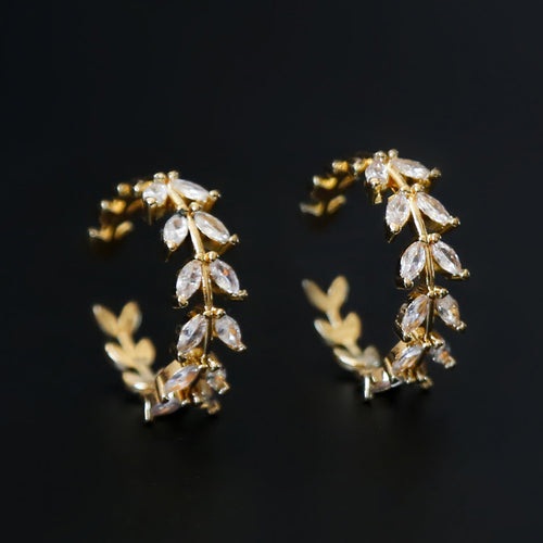 Bague Eternal en acier inoxydable doré, ornée de feuilles étincelantes, idéale pour sublimer votre style. Livraison rapide avec RunShop.